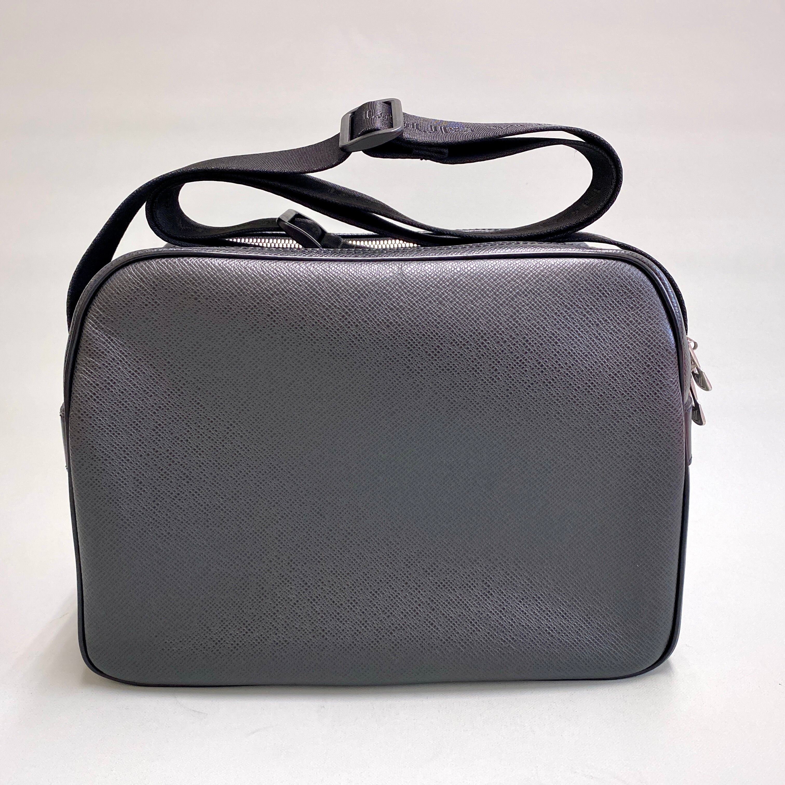 【送料無料】_ LOUIS VUITTON_（ルイヴィトン)_タイガ _リポーター アルドワーズ_ M30152_ 中古品