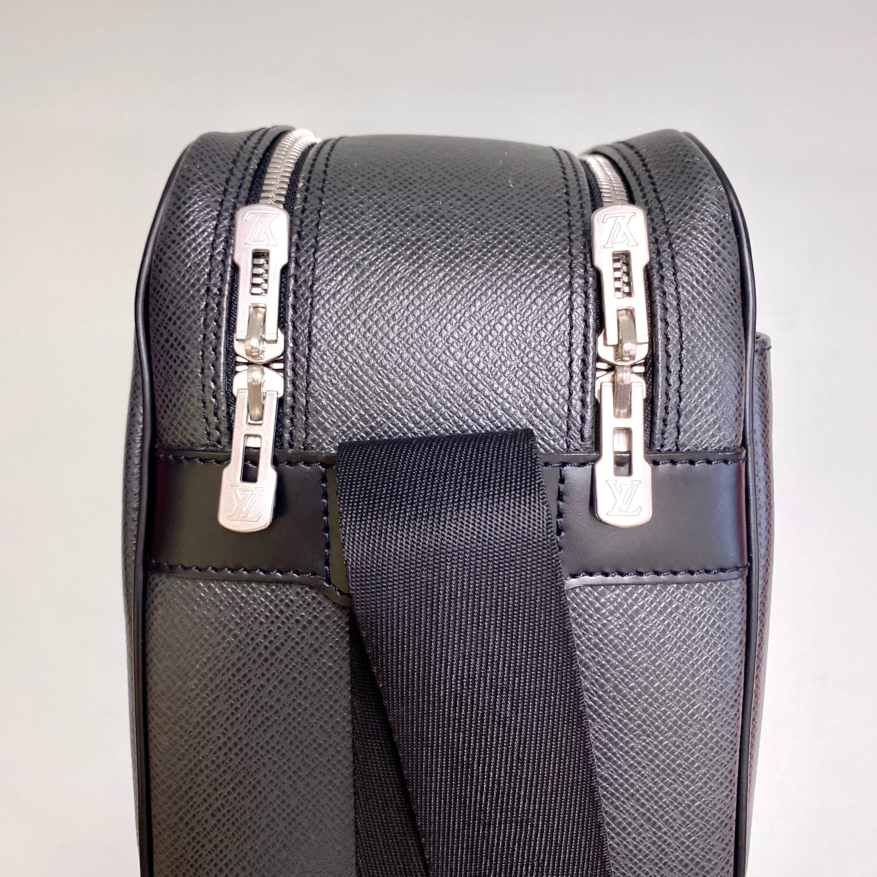 【送料無料】_ LOUIS VUITTON_（ルイヴィトン)_タイガ _リポーター アルドワーズ_ M30152_ 中古品