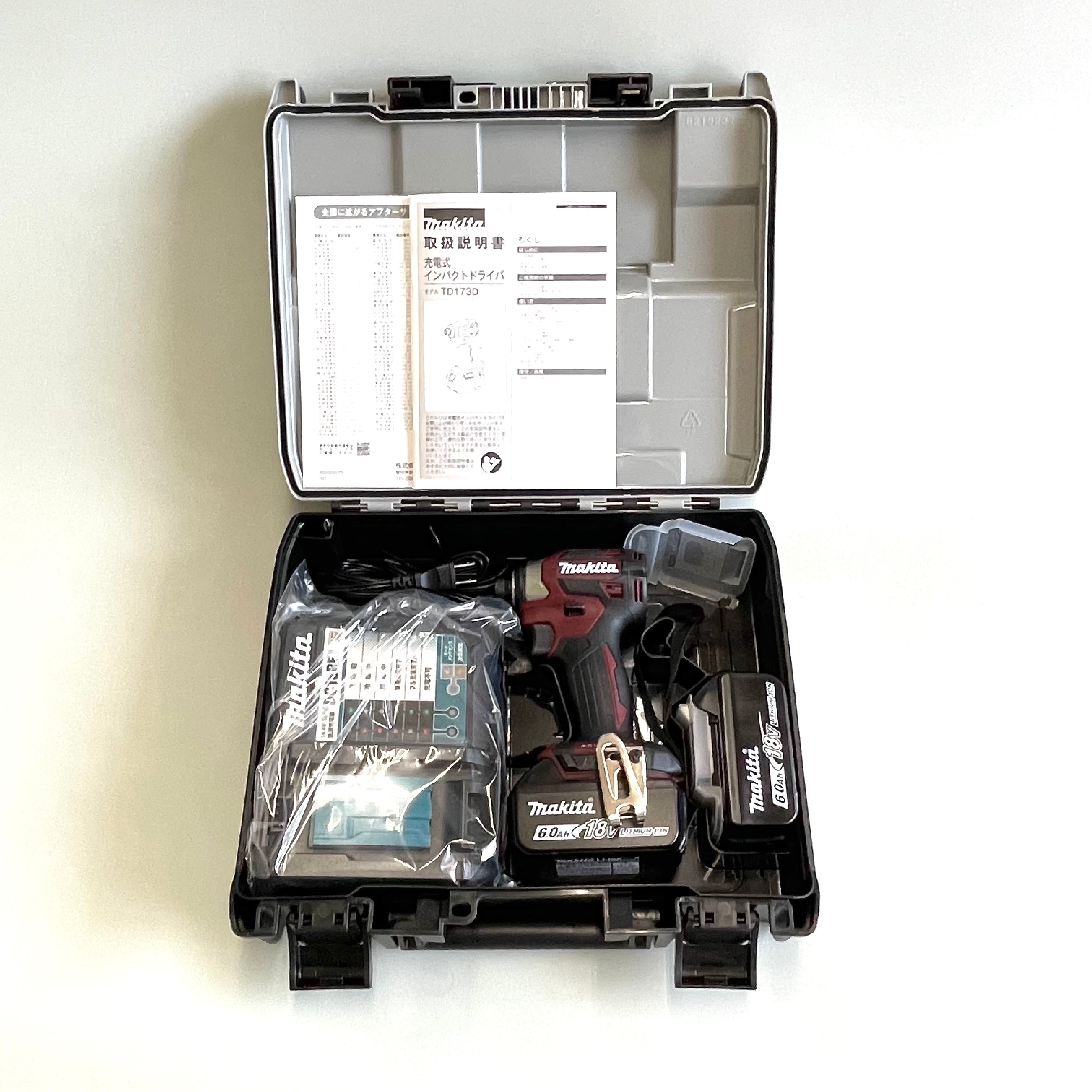 【送料無料】_makita_（マキタ）_充電式インパクトドライバ _限定色TD173DGXAR（レッド）_  18V 6.0Ah (バッテリBL1860B×2本）_充電器DC18RF・ケース付_未使用品