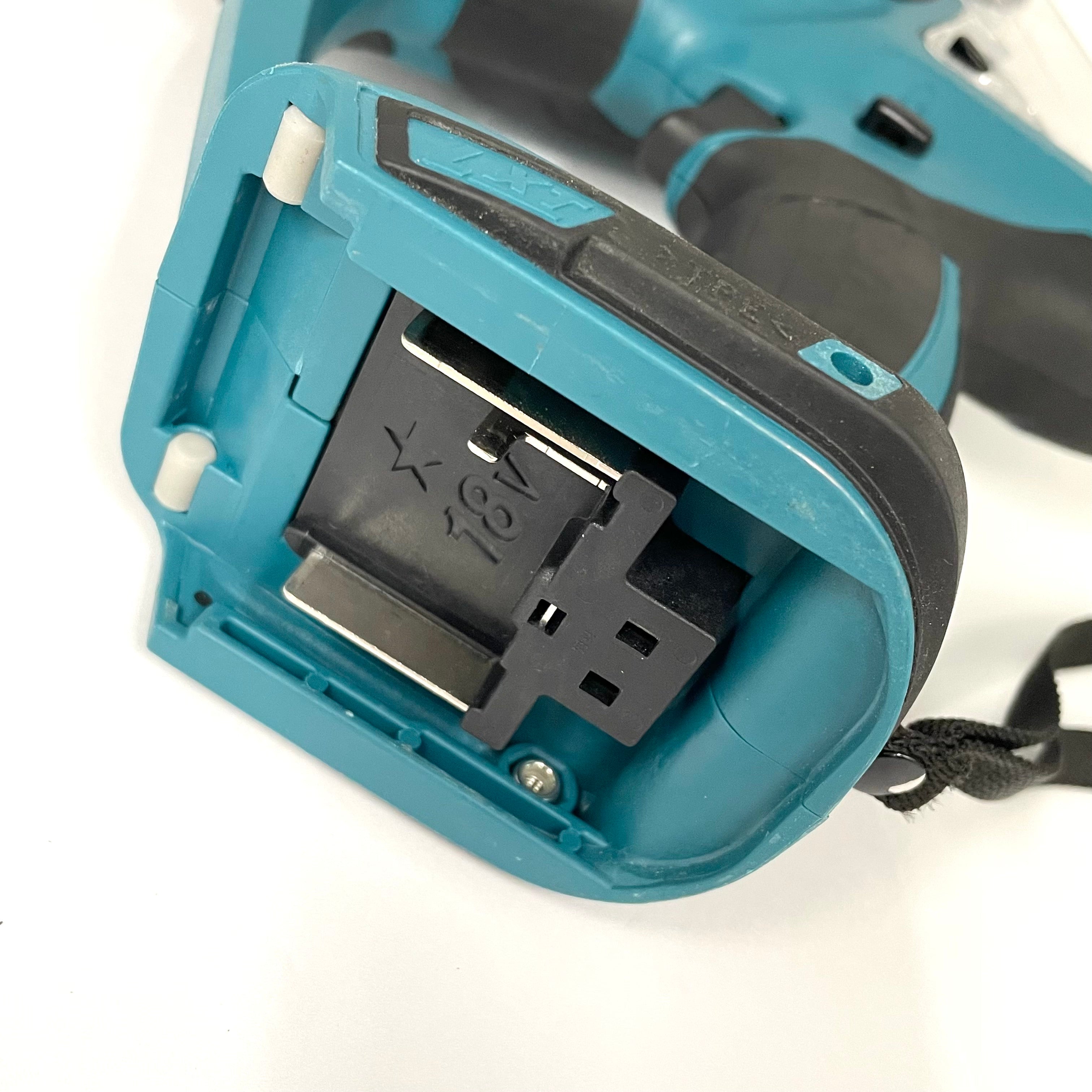 【送料無料】_ makita_（マキタ）_充電式ボードカッタ_SD180DZ（バッテリ.充電器別売）_中古品