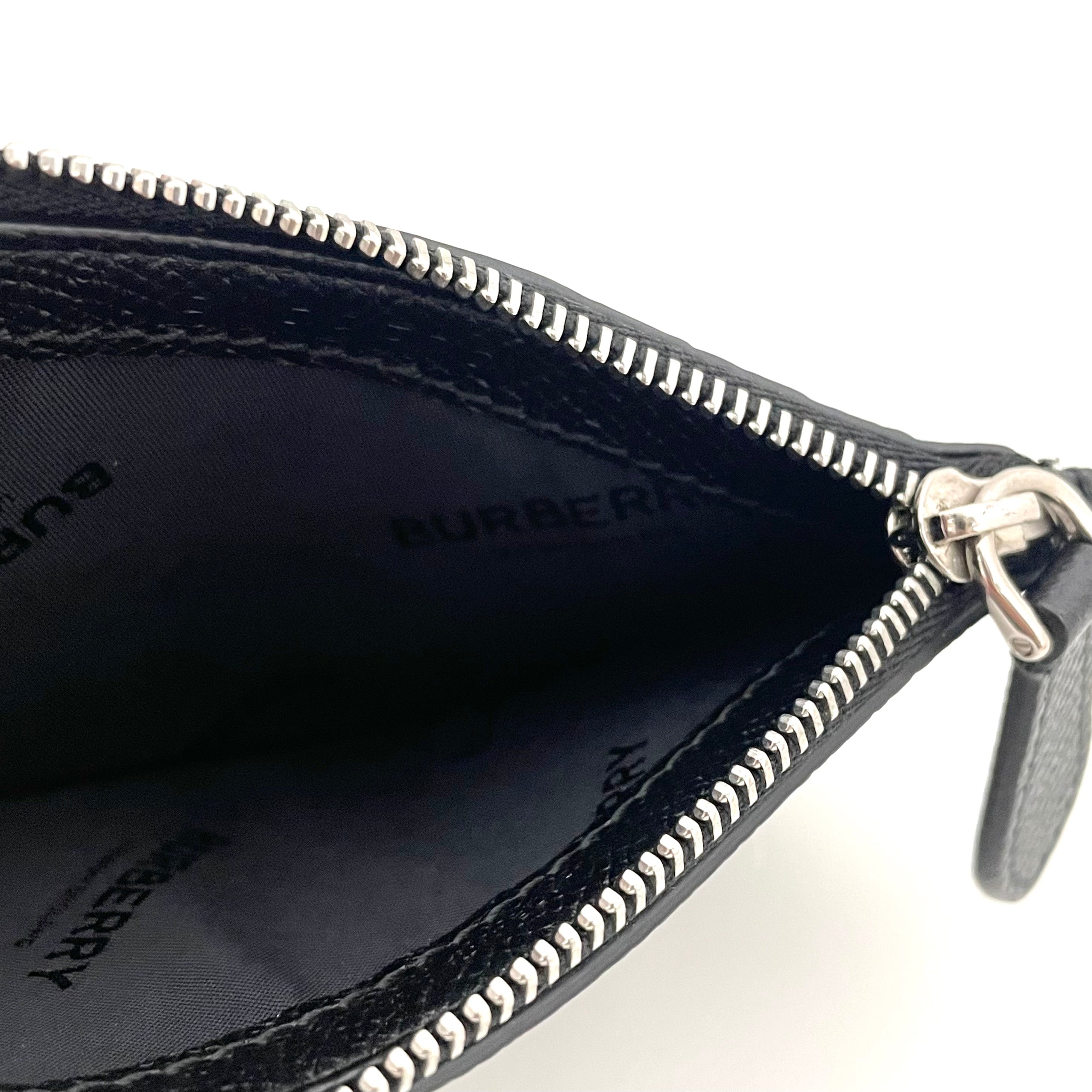 【送料無料】_ BURBERRY_（バーバリー）_レザーフラグメントケース_ 8062687_ TBジップカードケース_ 中古品